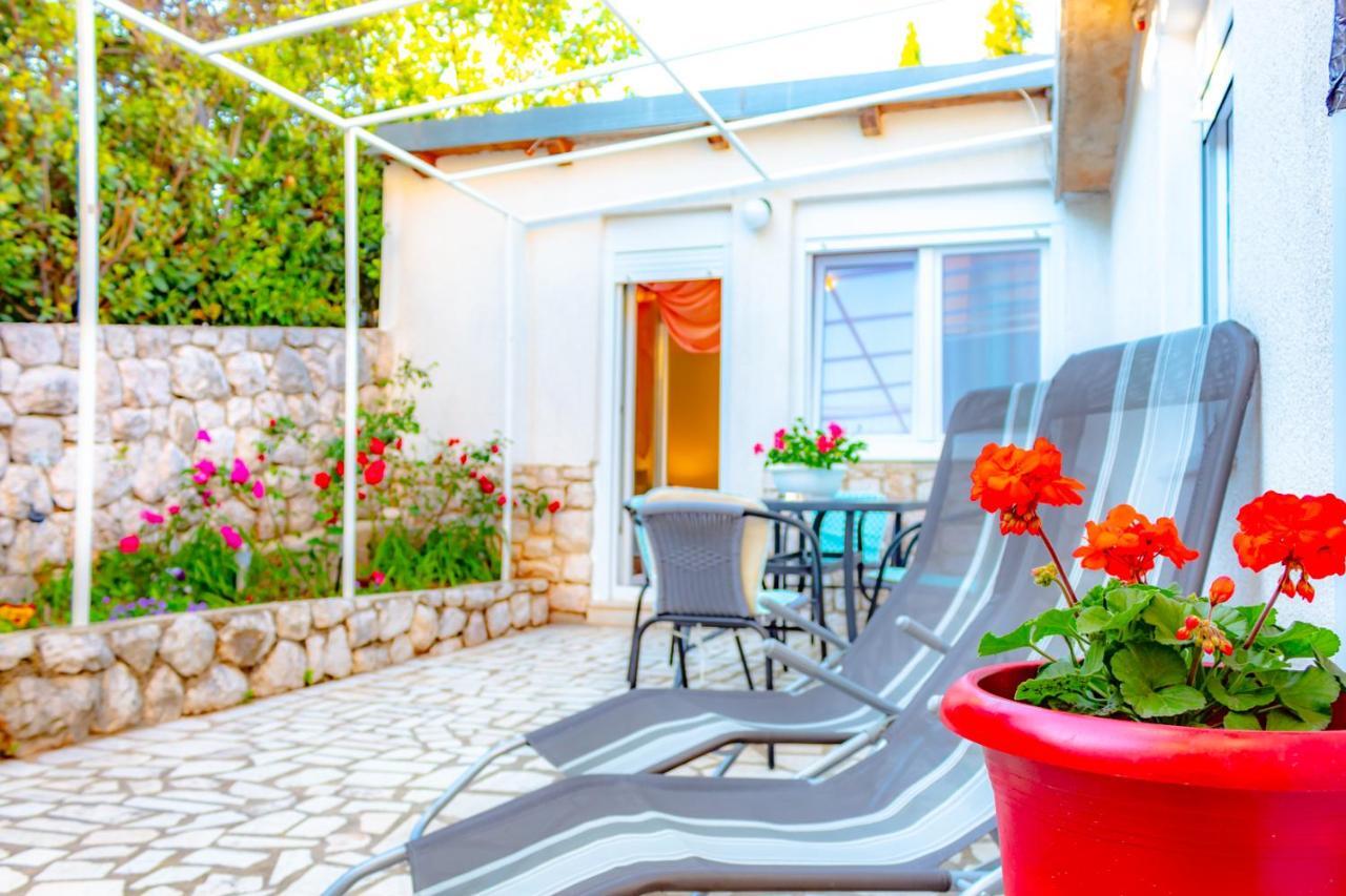 Vacation Home Grill & Chill With 350M2 Garden With Bbq Нови-Винодолски Экстерьер фото